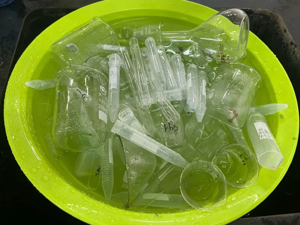 不要再用手洗瓶子了，人工洗瓶的傷害你知道嗎？